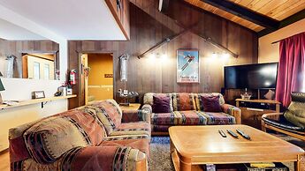 Horizons 4 186 Centrally Located, Spacious Mammoth Home with Cozy Fire