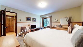 Horizons 4 186 Centrally Located, Spacious Mammoth Home with Cozy Fire