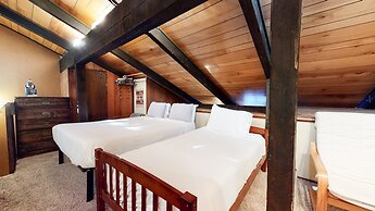 Horizons 4 186 Centrally Located, Spacious Mammoth Home with Cozy Fire