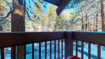 Horizons 4 186 Centrally Located, Spacious Mammoth Home with Cozy Fire