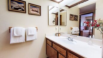 Horizons 4 186 Centrally Located, Spacious Mammoth Home with Cozy Fire