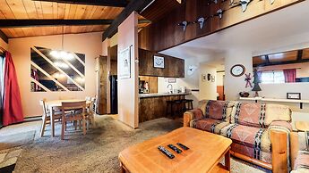 Horizons 4 186 Centrally Located, Spacious Mammoth Home with Cozy Fire