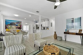 Santorini House - 3 Bed 2 Bath in Wilton Manors - Walking Distance to 