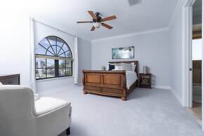 5 Bedroom Luxe Villa on Deep Water Intracoastal