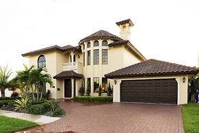 5 Bedroom Luxe Villa on Deep Water Intracoastal