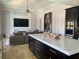 5 Bedroom Luxe Villa on Deep Water Intracoastal