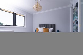 5 Bedroom Luxe Villa on Deep Water Intracoastal