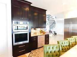 5 Bedroom Luxe Villa on Deep Water Intracoastal