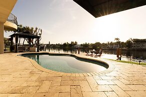 5 Bedroom Luxe Villa on Deep Water Intracoastal