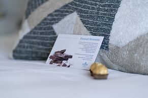 5 Bedroom Luxe Villa on Deep Water Intracoastal