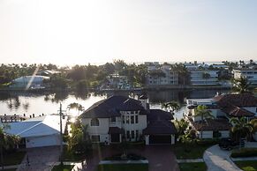 5 Bedroom Luxe Villa on Deep Water Intracoastal