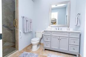 5 Bedroom Luxe Villa on Deep Water Intracoastal