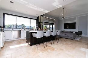 5 Bedroom Luxe Villa on Deep Water Intracoastal