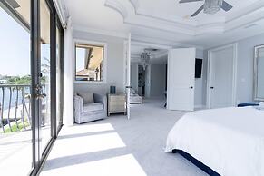 5 Bedroom Luxe Villa on Deep Water Intracoastal