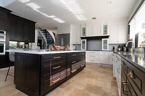 5 Bedroom Luxe Villa on Deep Water Intracoastal