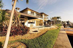 5 Bedroom Luxe Villa on Deep Water Intracoastal