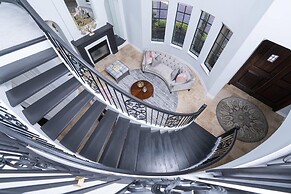 5 Bedroom Luxe Villa on Deep Water Intracoastal