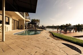 5 Bedroom Luxe Villa on Deep Water Intracoastal