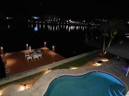 5 Bedroom Luxe Villa on Deep Water Intracoastal