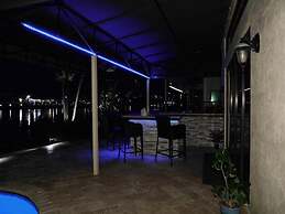 5 Bedroom Luxe Villa on Deep Water Intracoastal