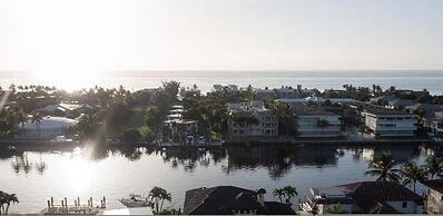 5 Bedroom Luxe Villa on Deep Water Intracoastal