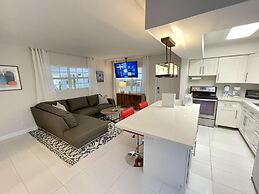 Walk to Fort Lauderdale Beach - Perfect Beach Escape