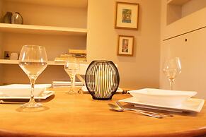 Trendy Two Bed Apartment With Private Garden