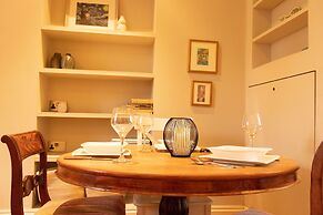 Trendy Two Bed Apartment With Private Garden