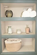 Trendy Two Bed Apartment With Private Garden