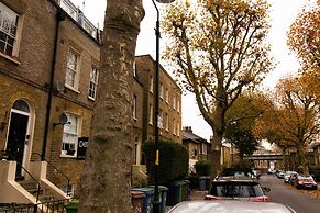 Trendy Two Bed Apartment With Private Garden