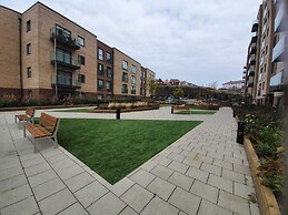 Livestay - 1bed Apt Private Building Free Parking