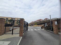 Livestay - 1bed Apt Private Building Free Parking