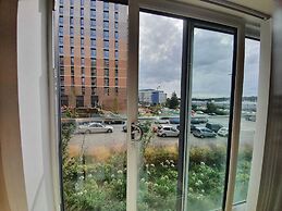 Livestay - 1bed Apt Private Building Free Parking