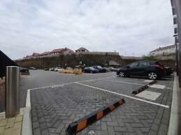 Livestay - 1bed Apt Private Building Free Parking