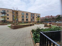 Livestay - 1bed Apt Private Building Free Parking