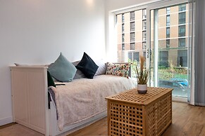 Livestay - 1bed Apt Private Building Free Parking