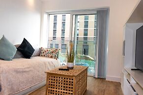 Livestay - 1bed Apt Private Building Free Parking