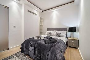 Exquisite 2400sqft 3 Bed Brick Lane Pad