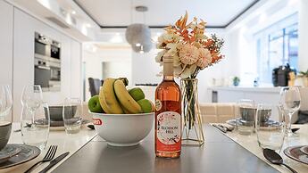 Exquisite 2400sqft 3 Bed Brick Lane Pad