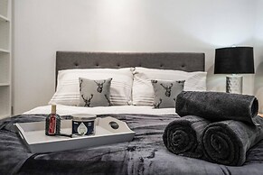 Exquisite 2400sqft 3 Bed Brick Lane Pad