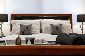 Exquisite 2400sqft 3 Bed Brick Lane Pad