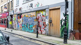 Exquisite 2400sqft 3 Bed Brick Lane Pad