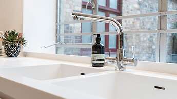 Exquisite 2400sqft 3 Bed Brick Lane Pad