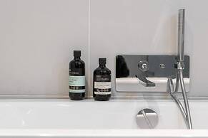 Exquisite 2400sqft 3 Bed Brick Lane Pad