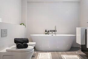 Exquisite 2400sqft 3 Bed Brick Lane Pad