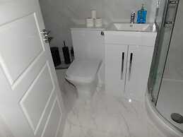 Captivating 1-bedroom Apartment in Bolton