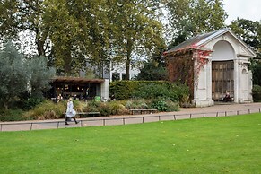 Bathurst Mews II by Onefinestay
