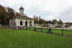 Bathurst Mews II by Onefinestay