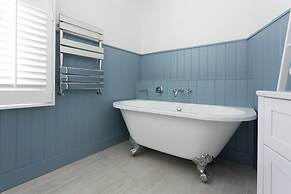 Bathurst Mews II by Onefinestay