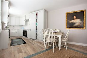 Bathurst Mews II by Onefinestay